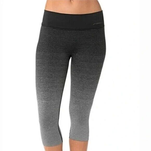 Brooks Streaker Black Gray Ombre Stripe Leggings Size L Capri Running Womens - Picture 1 of 8